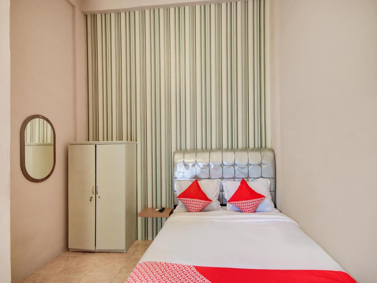 Oyo 3389 Sonya Homestay Syariah Tebing Tinggi Екстериор снимка