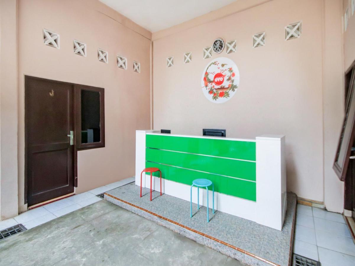 Oyo 3389 Sonya Homestay Syariah Tebing Tinggi Екстериор снимка