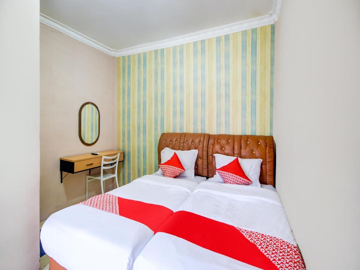 Oyo 3389 Sonya Homestay Syariah Tebing Tinggi Екстериор снимка